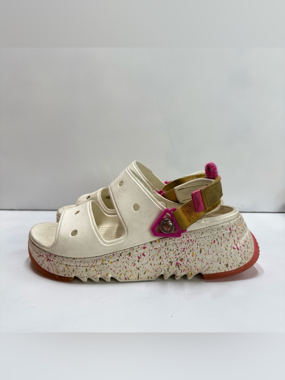 Crocs Unisex Hiker Xscape Festival Platform Sandals with Speckled Print